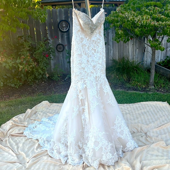 NWOT Allure Bridal Gown-fitted top Swarovski crystals/ lace / beads Sz 12 - Picture 2 of 10